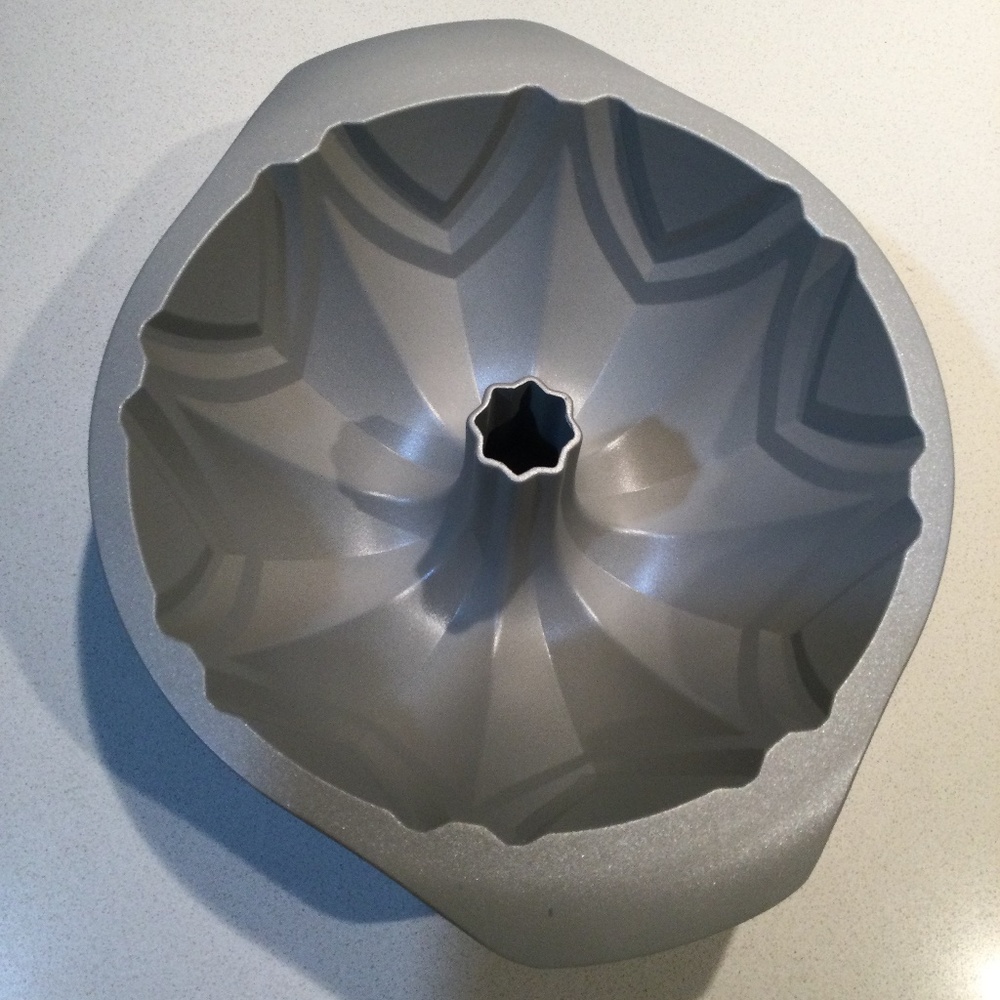 Paderno non stick fine edged arched cake pan